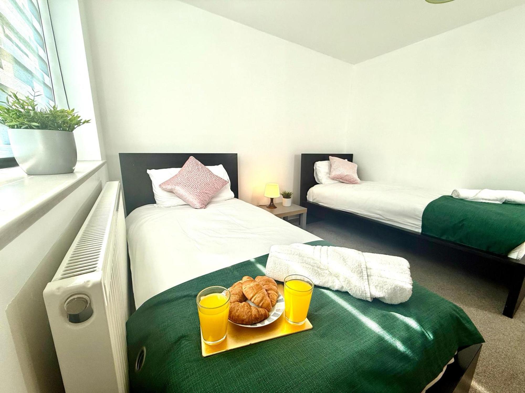 Horizon House, Stunning 2-Bedroom Flat 1, Parking, Netflix, Oxford Ngoại thất bức ảnh