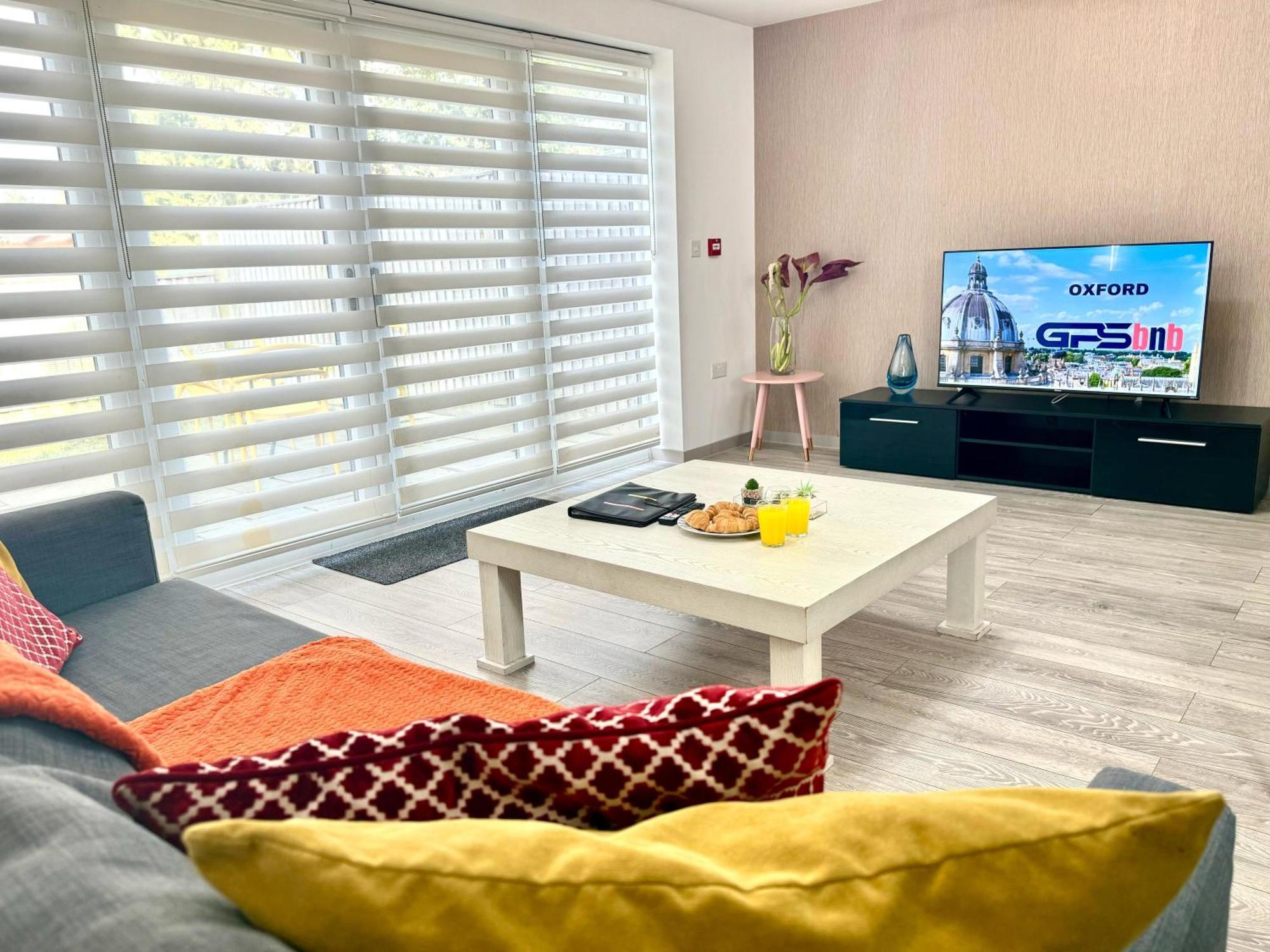 Horizon House, Stunning 2-Bedroom Flat 1, Parking, Netflix, Oxford Ngoại thất bức ảnh