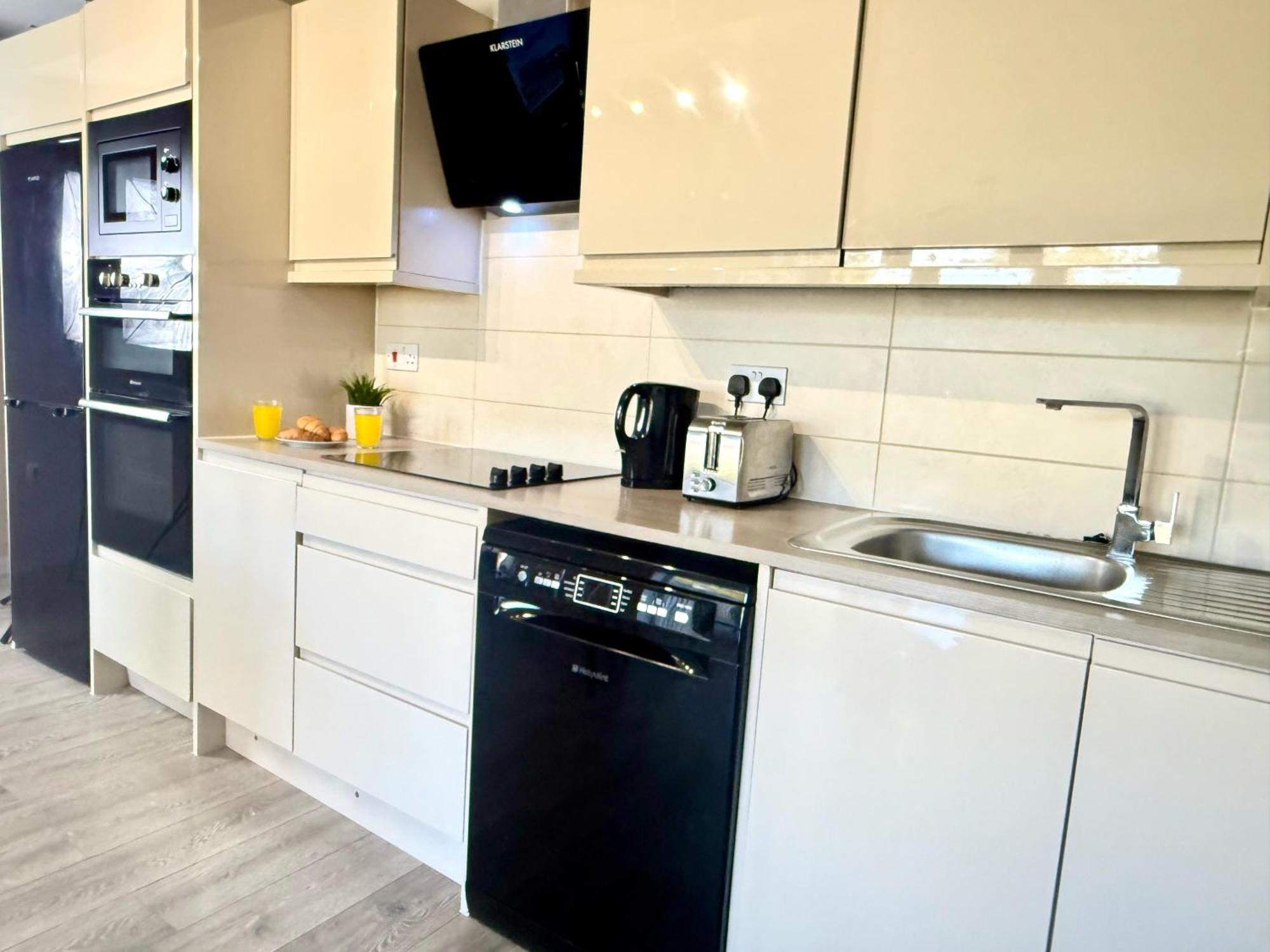 Horizon House, Stunning 2-Bedroom Flat 1, Parking, Netflix, Oxford Ngoại thất bức ảnh