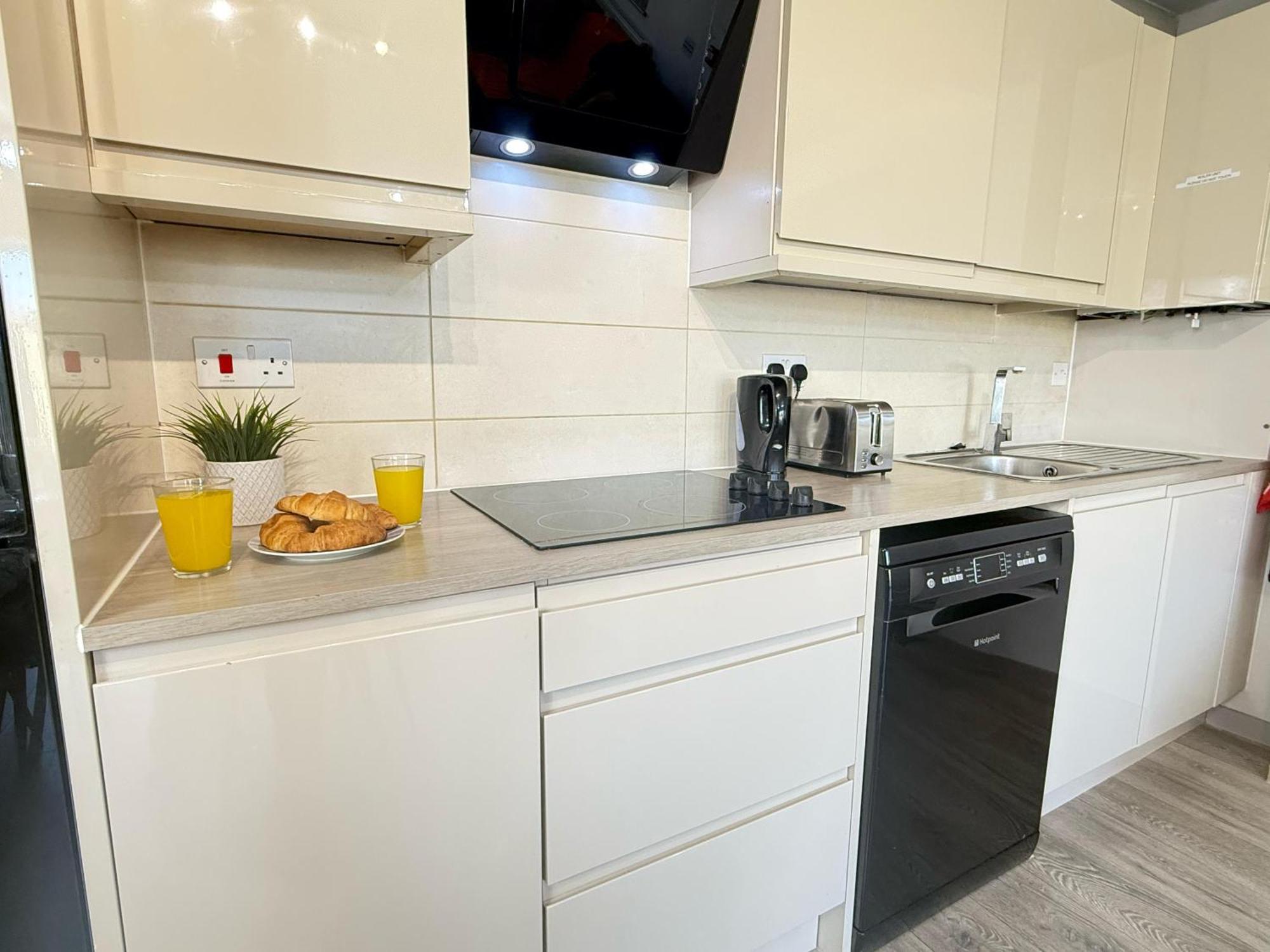Horizon House, Stunning 2-Bedroom Flat 1, Parking, Netflix, Oxford Ngoại thất bức ảnh